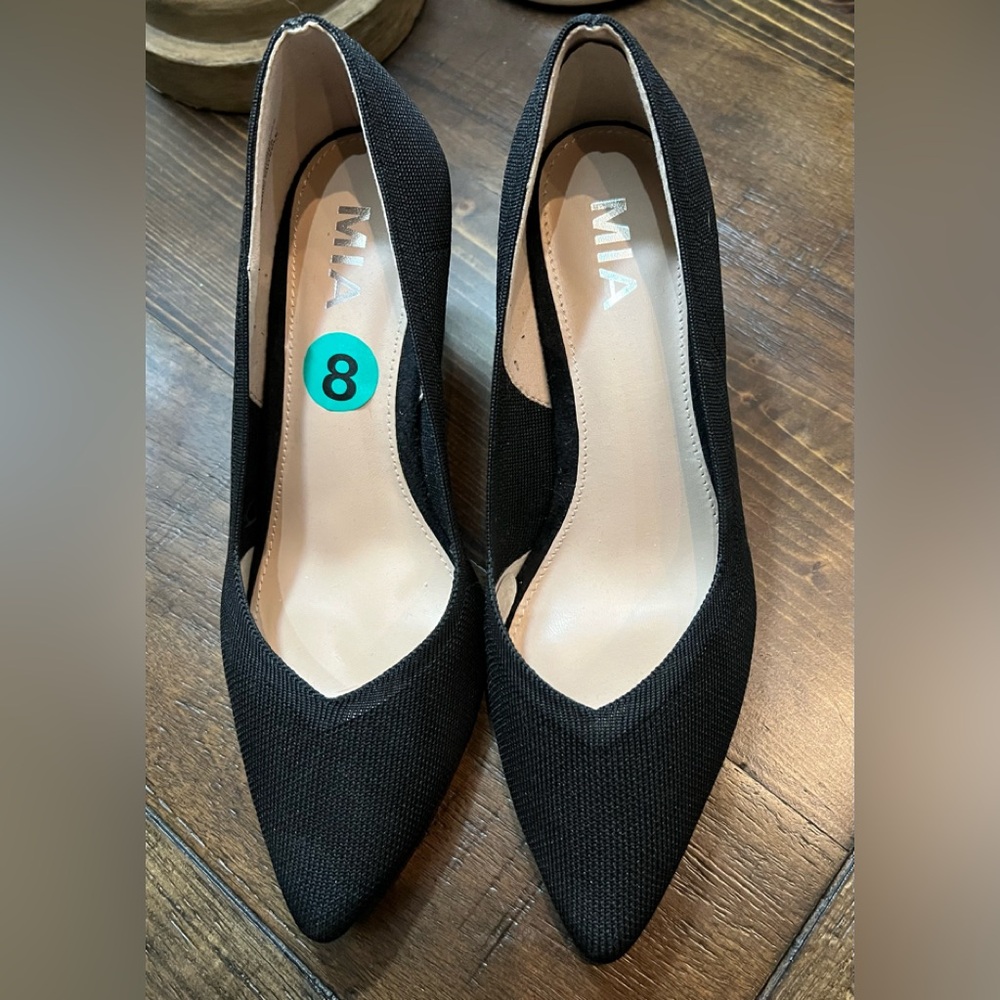 NEW MIA black pumps